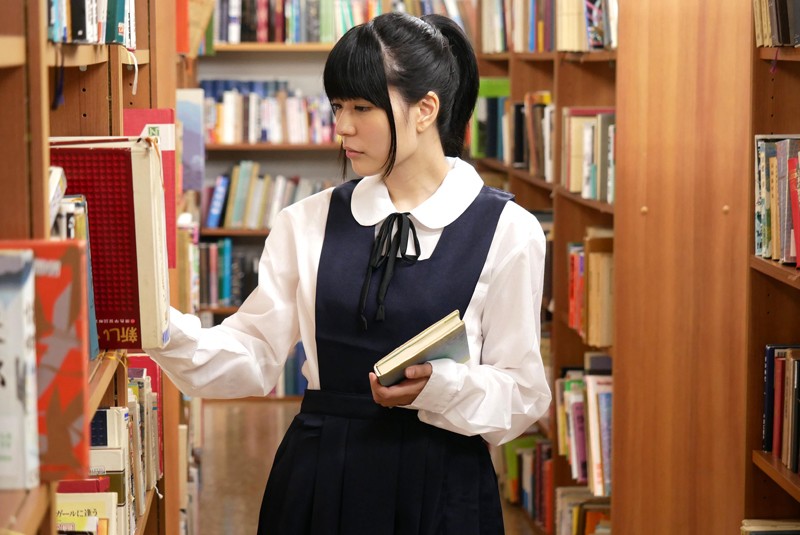 図書館で無意識凌辱ぶっかけ ザーメン顔でハァハァされる